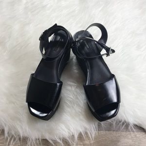 F21 chunky black flatform sandals size 7